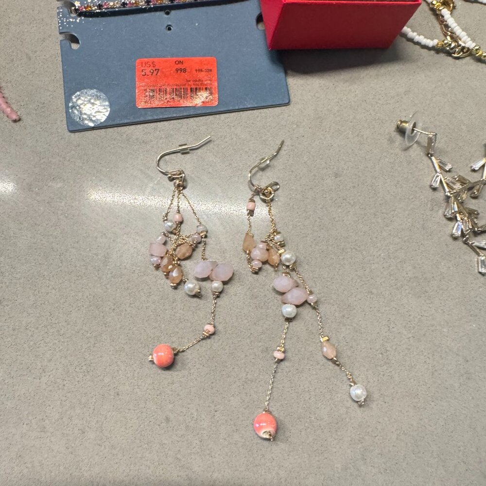 Assorted jewelry + peacock earring holder - Picture 11 of 11